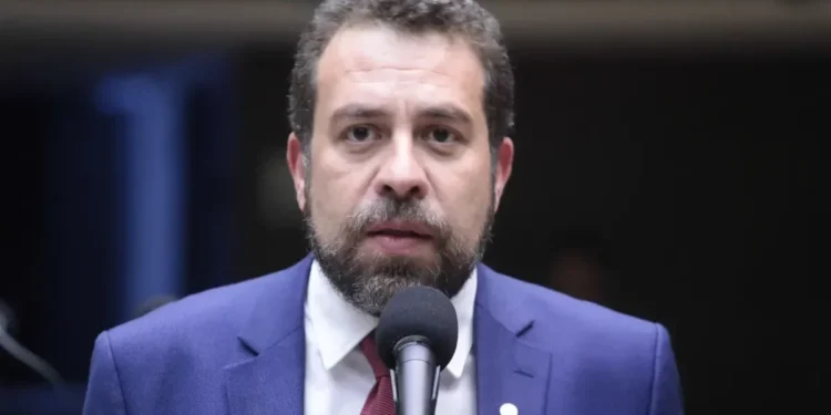 “Lógica eleitoral vai favorecer Lula em 2026”, diz Boulos à CNN
