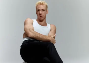 Ator também revelou que já negou papel que reforçava estereótipos LGBT • Maga Maju