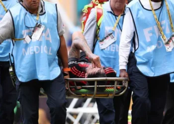 Flamengo confirma que Pulgar fraturou o pé direito em jogo contra o Bayern