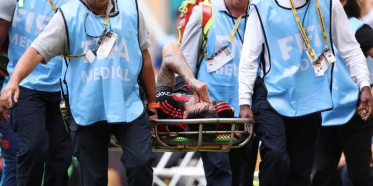 Flamengo confirma que Pulgar fraturou o pé direito em jogo contra o Bayern