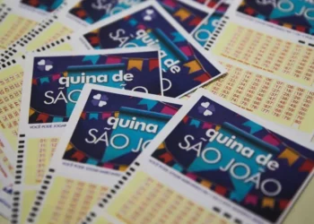 A aposta mínima, com cinco números marcados, custa R$ 2,50 • Marcello Casal Jr./Agência Brasil