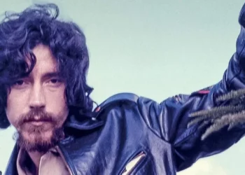 Cantor conhecido como "pai do rock" completaria 80 anos neste sábado (28) • Todavia/Divulgação