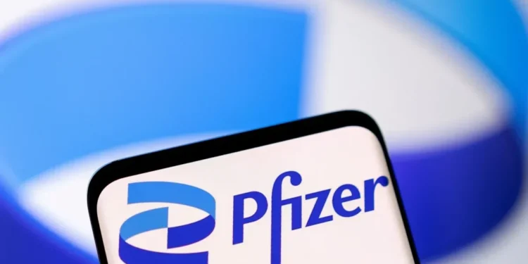 Logo da Pfizer  • 1/5/2022 REUTERS/Dado Ruvic/Ilustração/Arquivo