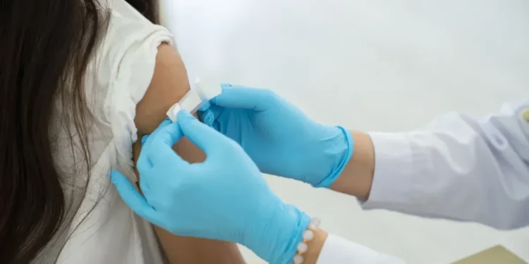 Cobertura vacinal infantil estagna nas últimas décadas no mundo, diz estudo