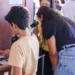Viajantes que passam pela rodoviária de Palmas recebem orientações sobre a malária