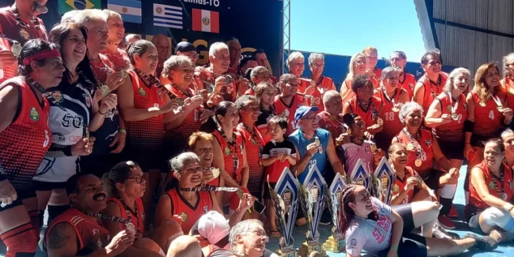CBVA premia vencedores da Superliga da América do Vôlei Adaptado à Melhor Idade