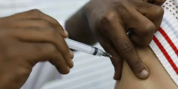 "É importante que todos estejam em dia com a vacina contra a gripe, continuem tomando alguns cuidados e mantendo a etiqueta respiratória", destaca a pesquisadora do InfoGripe, Tatiana Portella crédito: Fernando Frazão/Agência Brasil