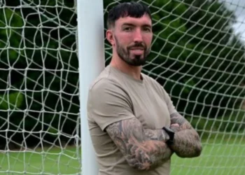 Atacante inglês faz mais de 6 mil apostas, e federação não o bane do futebol