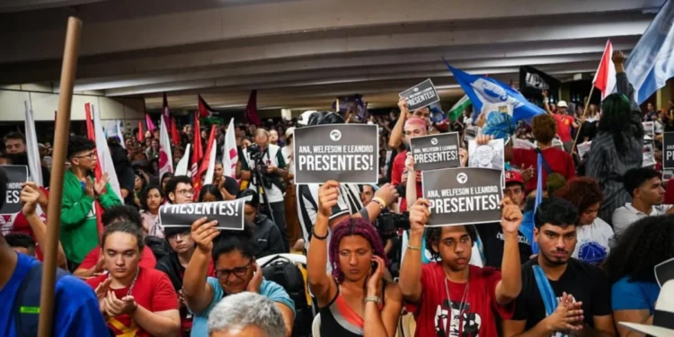 Congresso da UNE presta homenagem a estudantes da UFPA mortos em acidente