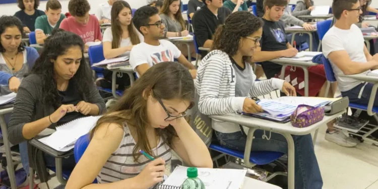 Nota do Enem é necessária para participar do SiSu • Daniel Teixeira/Estadão Conteúdo - 03.out.2016