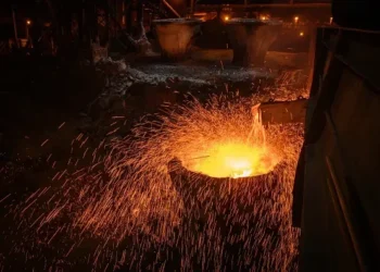 A movimentação ocorre em meio a uma corrida global por minerais raros • Hariandi Hafid / SOPA Images / LightRocket via Getty Images