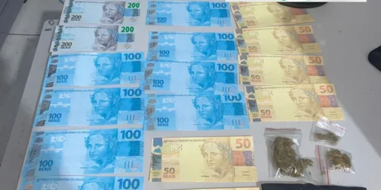 Moeda falsa apreendida - Foto: Ascom 5º BPM