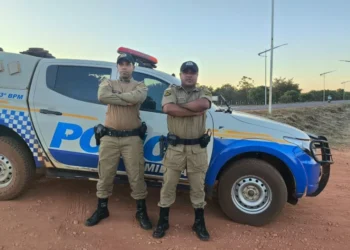 Policiais militares prenderam duas mulheres, uma delas por tentativa de homicídio - Foto: Ascom 3ºBPM