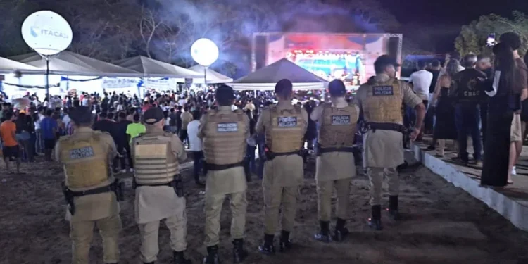 Policiais militares agiram rápido e localizaram o adolescente infrator e a faca usada no crime - Foto: Divulgação