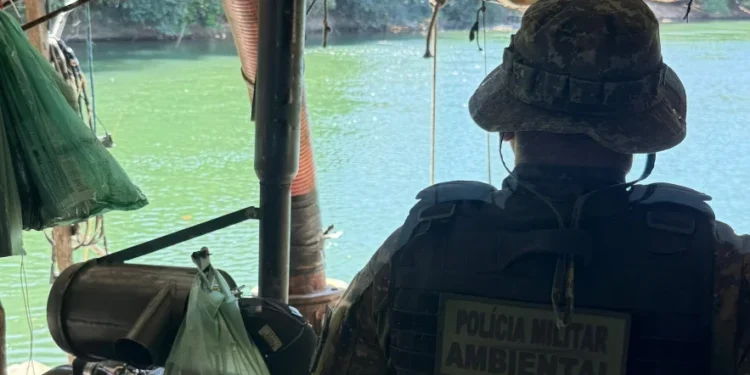 Polícia Militar apreende balsa garimpeira e autua cinco pessoas por extração ilegal de ouro em Natividade