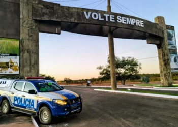 A atuação foi conduzida por militares do Pelotão de Patrulhamento Turístico (PTUR), em conjunto com a equipe de serviço do 13º Batalhão de Polícia Militar (13º BPM)