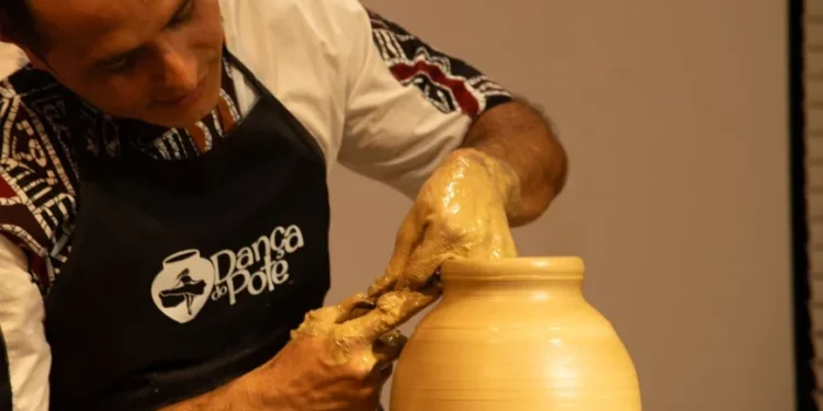 Exposição “Dança do Pote” começa neste sábado e circula por comunidades do Tocantins