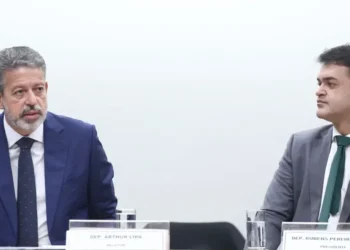 Comissão da Câmara aprova isenção do IR para quem ganha R$ 5 mil