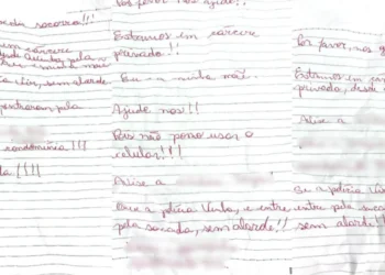 Bilhetes de pedido de socorro de mãe e filha no PR • Reprodução/PMPR