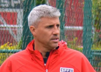 Escalação do São Paulo: sem Lucas, Crespo resgata jogador contra o Flamengo