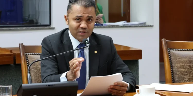Deputados aprovam lei para regulamentar bronzeamento artificial no Tocantins