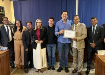 Olyntho é homenageado com o título de Cidadão Aragominense e destaca investimentos no município