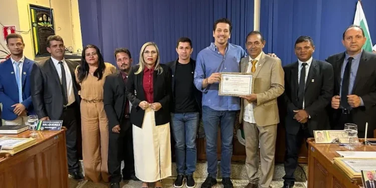 Olyntho é homenageado com o título de Cidadão Aragominense e destaca investimentos no município