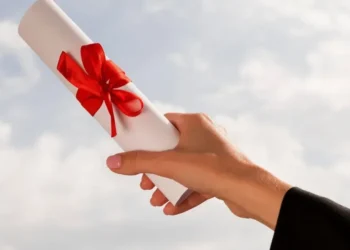 A partir de julho de 2025, diploma deverá ser emitido exclusivamente no formato digital • Freepik