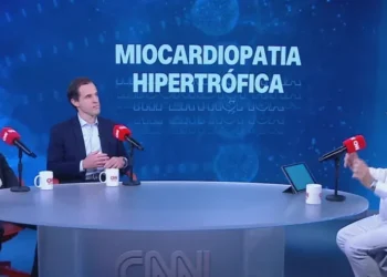 Dr. Roberto Kalil recebe Fábio Fernandes, diretor do grupo de Miocardiopatias do Incor HCFMUSP, e Otávio Rizzi Filho, professor de cardiologia da UNICAMP no "CNN Sinais Vitais" • CNN