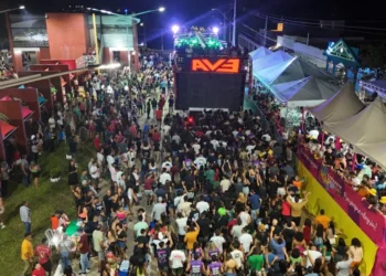 Em Miracema, governador Wanderlei Barbosa participa da abertura oficial do maior carnaval fora de época do Tocantins