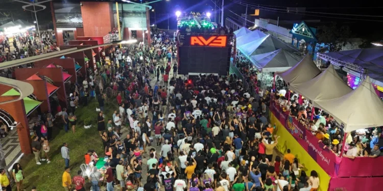 Em Miracema, governador Wanderlei Barbosa participa da abertura oficial do maior carnaval fora de época do Tocantins