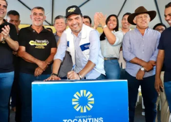 Governador Wanderlei Barbosa assina Ordem de Serviço que autoriza o início das obras de pavimentação da TO-20, em Centenário; Foto: Antônio Gonçalves/Governo do Tocantins