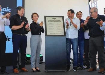 Governador Wanderlei Barbosa e diretores da Mosaic no momento da inauguração oficial da unidade de Palmeirante