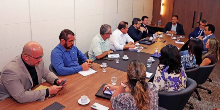 Reunião no Palácio Araguaia apresentou os ajustes finais da proposta do novo PCCR da Educação, que será enviada à Aleto em setembro