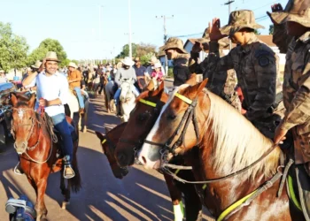 Governador Wanderlei Barbosa prestigia a cavalgada do Festejo de Nossa Senhora Aparecida e destaca a importância da fé e da cultura popular no Tocantins