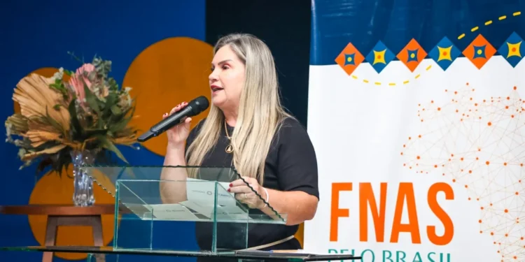 Secretária da Setas, Cleizenir Divina, defende a união de forças pelo crescimento da política de assistência social.