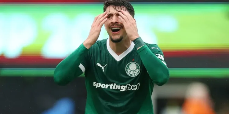 Palmeiras avança em renovação de contrato com lateral