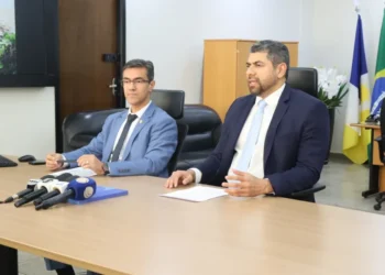 Secretário Bruno Azevedo e delegado-geral, Claudemir Luiz Ferreira falam sobre a operação Espada de Themis