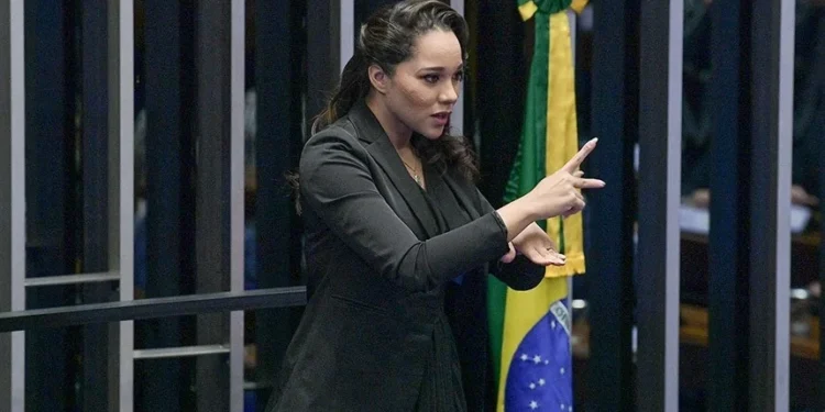 Aleto aprova inclusão de intérprete de Libras em propagandas do Governo