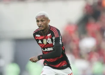 Flamengo: Roma oferece R$160 milhões por Wesley, diz jornalista
