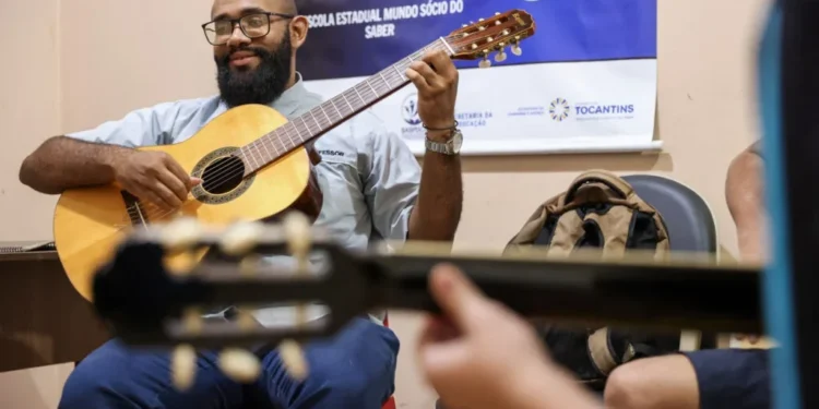 Oficinas de Violão e Artes oferecem oportunidades de desenvolvimento emocional, profissional e social a socioeducandos em Palmas