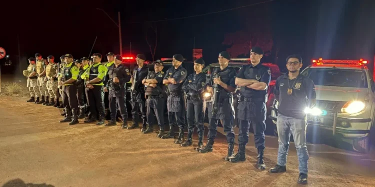 Operação Clandestinos autua 38 motoristas em blitz contra transporte irregular de passageiros