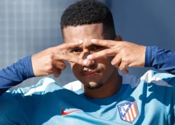 7 de 7 Samuel Lino durante treino do Atlético de Madrid • Reprodução/ X Atlético de Madrid