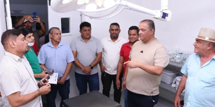 Senador Eduardo Gomes visita Hospital Municipal de Araguatins e reforça compromisso com a saúde pública