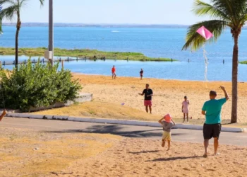 Festival de Pipas reúne centenas de famílias na Praia da Graciosa