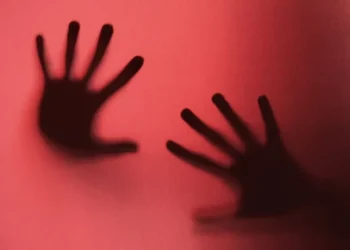 Imagem ilustrativa de violência contra mulher • Reprodução/ Freepick