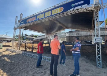 Prefeito João Alberto acompanha montagem da estrutura da Praia Pôr do Sol 2025