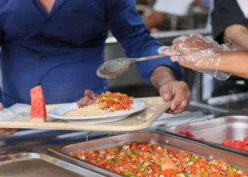Refeições servidas em restaurantes comunitários são planejadas por nutricionistas – Foto: Júnior Suzuki