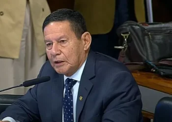 “Não aceito que Trump venha meter o bedelho”, diz Mourão