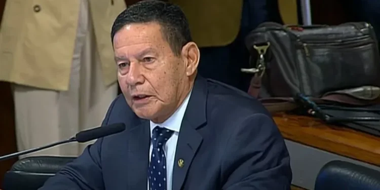 “Não aceito que Trump venha meter o bedelho”, diz Mourão